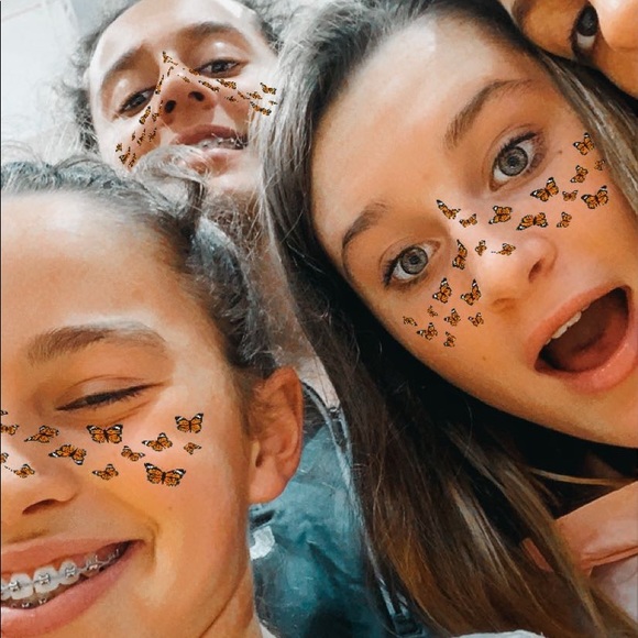 Meet your Posher, Caroline - Picture 1 of 1